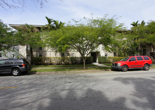 1202 Salzedo St in Coral Gables, FL - Building Photo - Building Photo