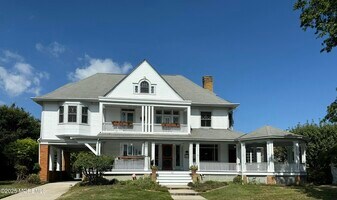 211 Cedar Ave in Allenhurst, NJ - Building Photo