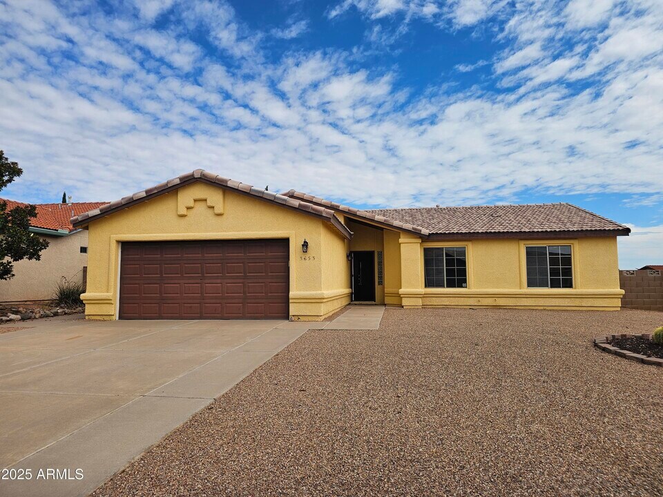 3653 Pso Santa Clara in Sierra Vista, AZ - Foto de edificio