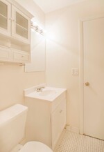 Bay Pointe Apartments in Excelsior, MN - Building Photo - Building Photo