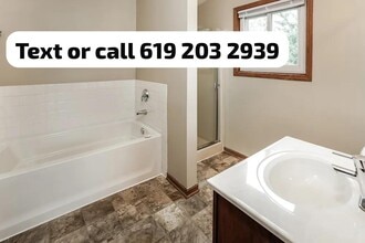 905 Grand Blvd in Wauconda, IL - Building Photo - Building Photo