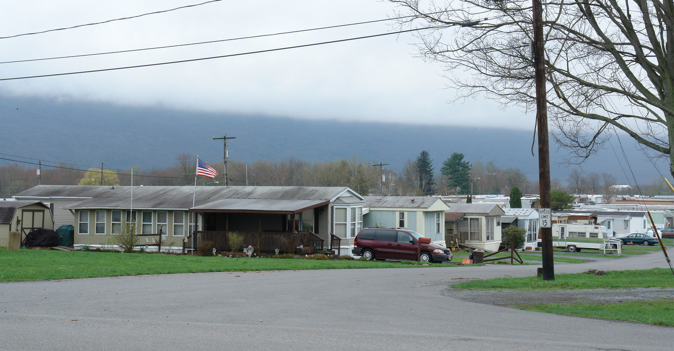 38 Harvest Moon Park in Linden, PA - Foto de edificio