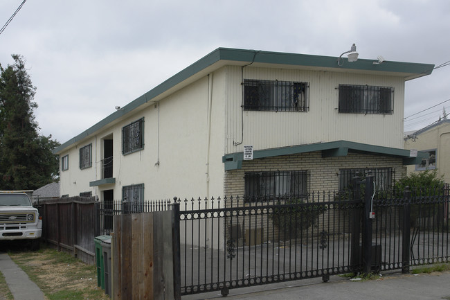 9227 C St in Oakland, CA - Foto de edificio - Building Photo