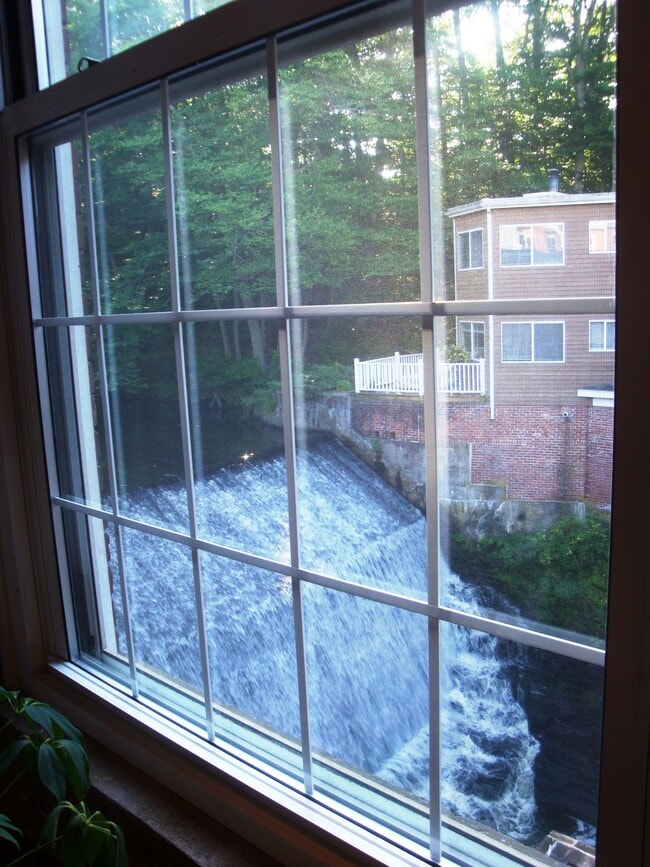 124 College St, Unit 21 in South Hadley, MA - Building Photo - Building Photo