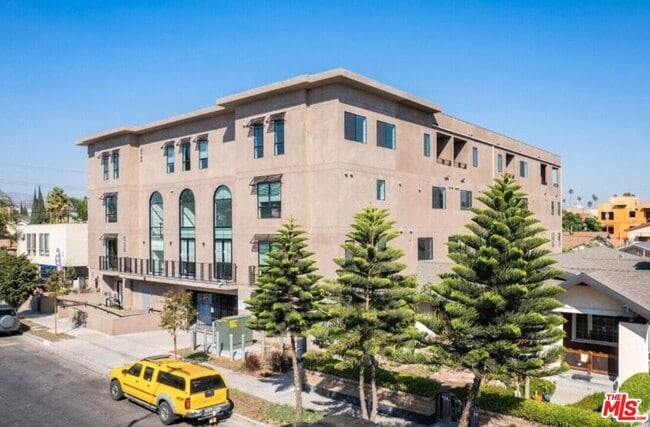 property at 552 N Hobart Blvd