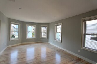 24 Tower St, Unit 2 in Boston, MA - Foto de edificio - Building Photo