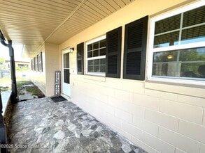 1148 N Singleton Ave in Titusville, FL - Foto de edificio - Building Photo