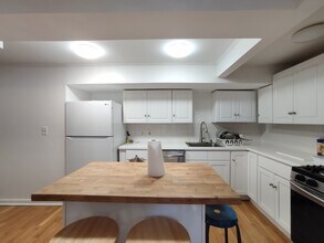 15 Wellman St, Unit 1 in Brookline, MA - Building Photo - Building Photo