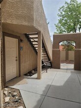 1851 Hillpointe Rd in Henderson, NV - Foto de edificio - Building Photo