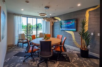 1724 Partnership Way in Katy, TX - Foto de edificio - Building Photo