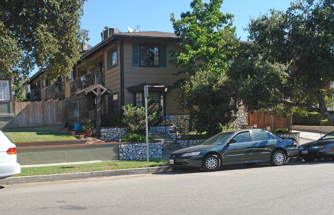 2323 Florencita Ave in Montrose, CA - Building Photo - Building Photo