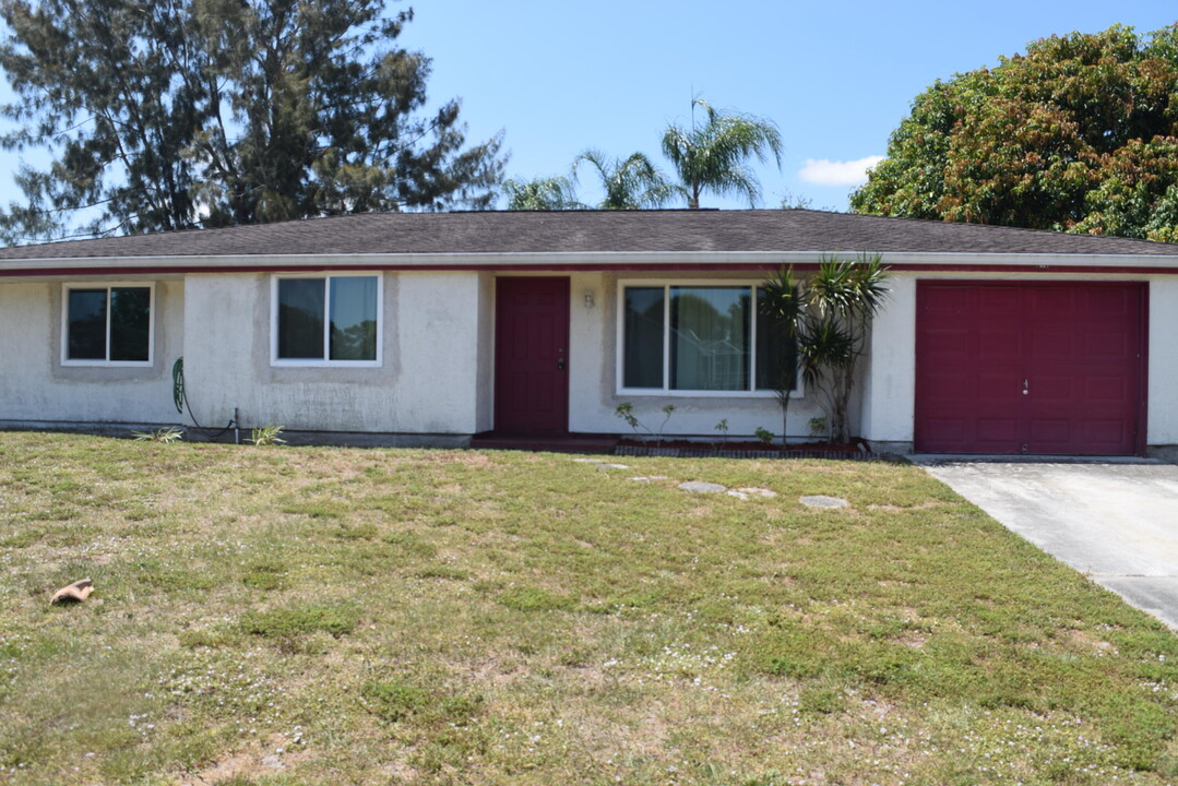 248 SW Cherryhill Rd in Port St. Lucie, FL - Building Photo