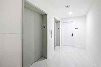 700 NE 24th St, Unit 702 in Miami, FL - Building Photo - Building Photo