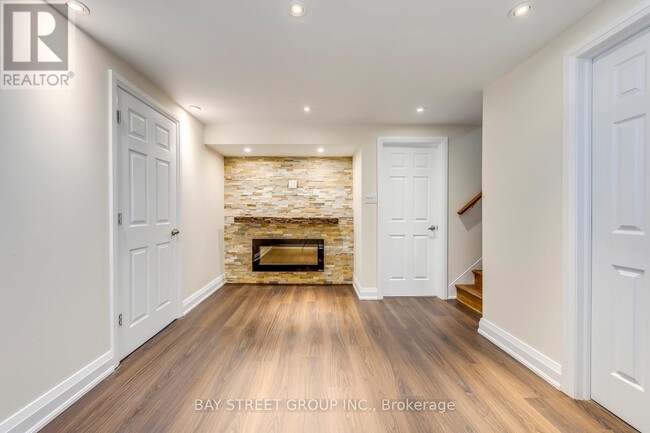 4351 Dublin Crescent in Burlington, ON - Building Photo - Building Photo