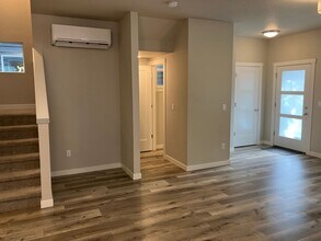 3731 Village Center Dr SE in Salem, OR - Building Photo - Building Photo