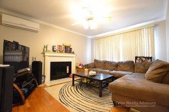 15 Greycliff Rd, Unit 2 in Boston, MA - Foto de edificio - Building Photo