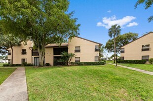 3757 Cocoplum Cir in Coconut Creek, FL - Building Photo