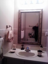 227 Lindsey Ct in Franklin Township, NJ - Building Photo - Building Photo