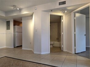 637 SW 3rd St in Miami, FL - Building Photo - Building Photo