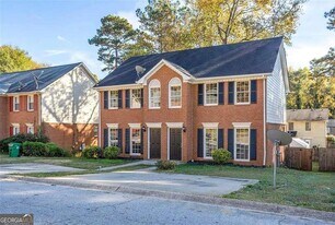 5232 Ridge Forest Dr in Stone Mountain, GA - Building Photo