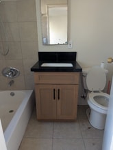 1727 Pine Ave in Long Beach, CA - Foto de edificio - Building Photo