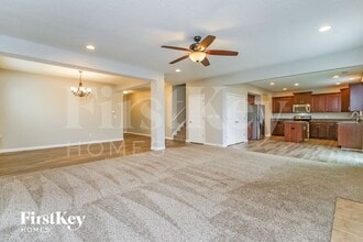 5767 Blue Sky Dr in Whitestown, IN - Foto de edificio - Building Photo