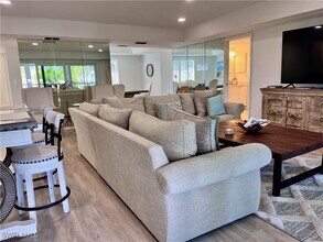 232 Memory Ln in Naples, FL - Foto de edificio - Building Photo