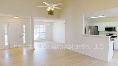 342 Meadow Pathway Dr in Fletcher, NC - Building Photo - Building Photo