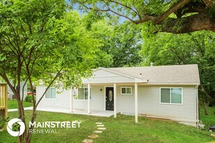 6130 N Eugene Field Rd in Kansas City, MO - Building Photo