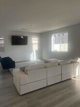 6036 W Ave J in Lancaster, CA - Foto de edificio - Building Photo