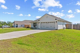 439 Sweet Blossom Bend in Freeport, FL - Building Photo - Building Photo