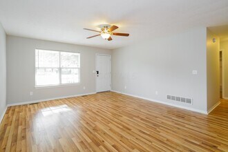 5029 Lee Rd in South Bloomfield, OH - Foto de edificio - Building Photo