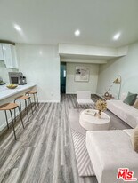 2424 Ocean Park Blvd in Santa Monica, CA - Building Photo