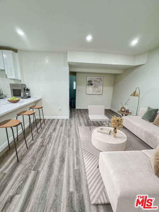 2424 Ocean Park Blvd in Santa Monica, CA - Building Photo