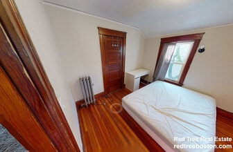 24 Dearborn Rd, Unit 2 in Somerville, MA - Foto de edificio - Building Photo