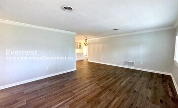 111 Carlyle Dr in Palm Harbor, FL - Foto de edificio - Building Photo