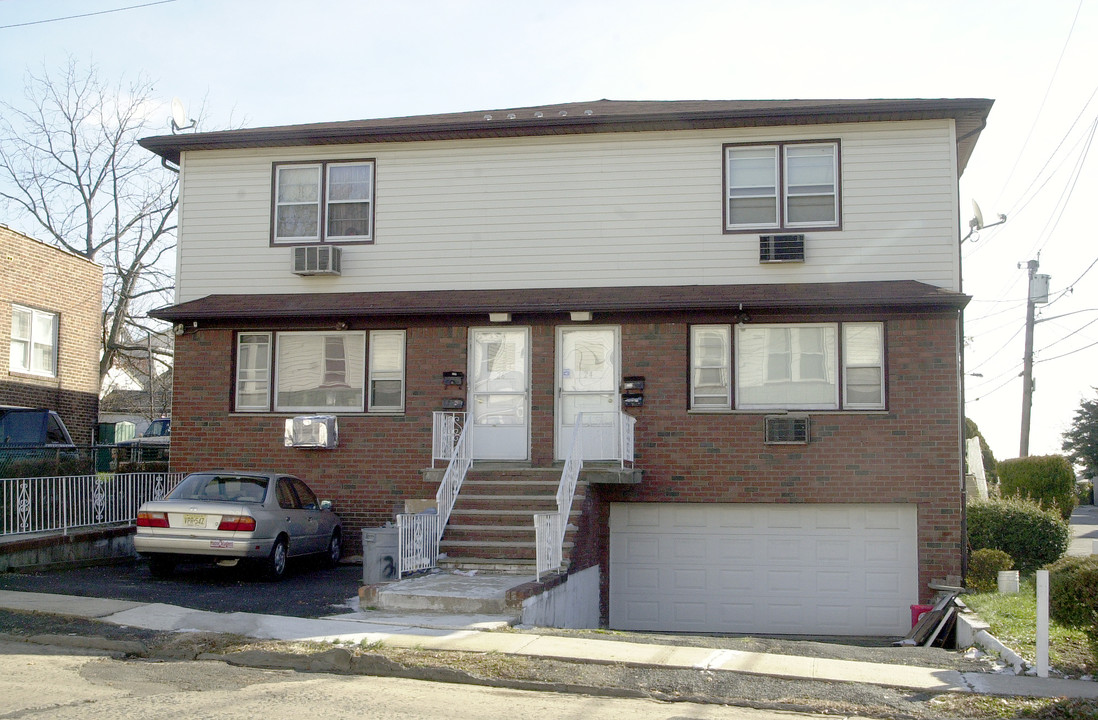 26 Orchard Pl in Irvington, NJ - Building Photo