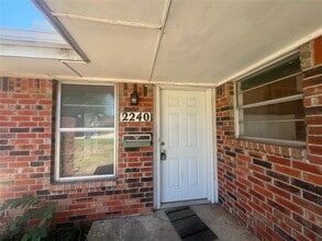 2240 Donna Dr in Norman, OK - Building Photo - Building Photo