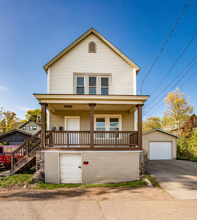 516 E 7th St, Unit Upper in Duluth, MN - Building Photo - Building Photo