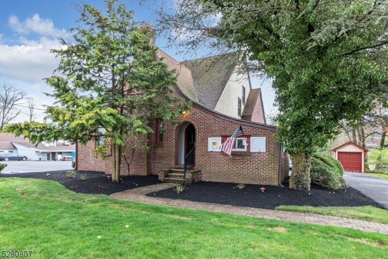 153 Stirling Rd in Watchung, NJ - Foto de edificio