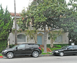 241 S Doheny Dr in Beverly Hills, CA - Building Photo - Building Photo