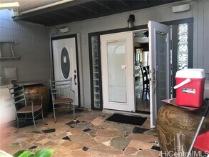 403 Koko Isle Cir in Honolulu, HI - Building Photo - Building Photo
