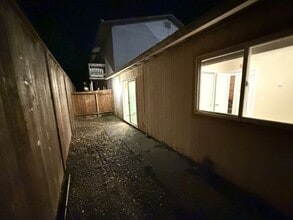 1860 Myrtle St in North Bend, OR - Building Photo - Building Photo