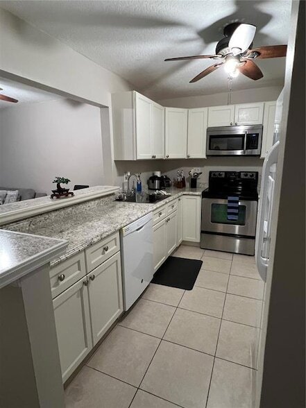4334 NW 9th Ave, Unit 81D in Pompano Beach, FL - Building Photo