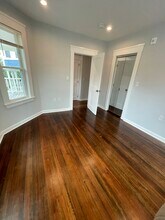 31 Raymond Ave, Unit 2 in Somerville, MA - Foto de edificio - Building Photo