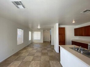 6062 St Petersburg Dr in Las Vegas, NV - Building Photo - Building Photo