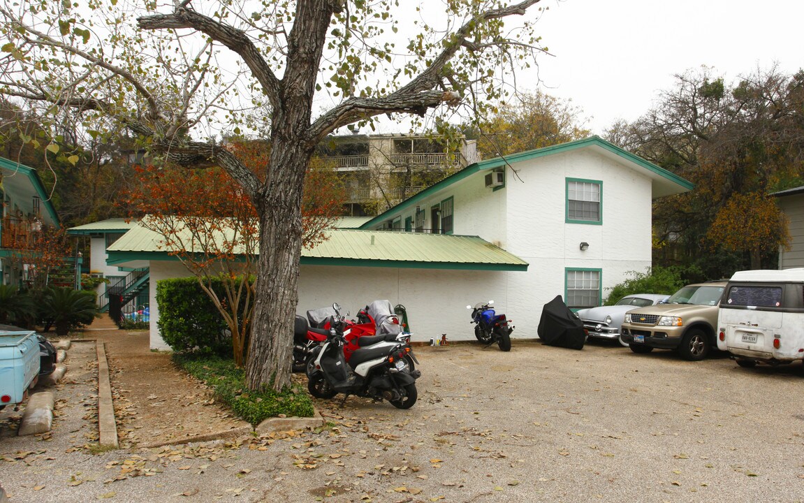 Zilker Capri in Austin, TX - Building Photo