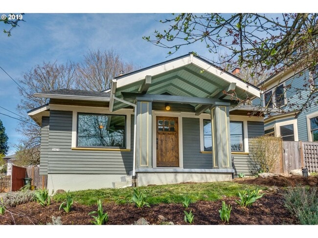 property at 2425 SE Madison St