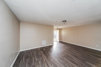 4663 Royal View Dr in Memphis, TN - Building Photo - Building Photo