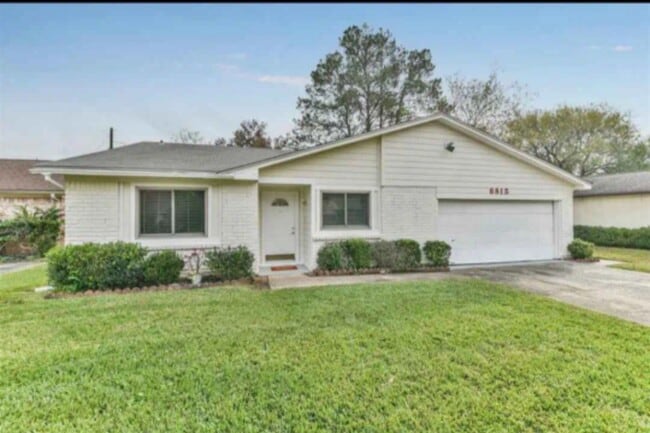 6815 Huntbrook Dr in Spring, TX - Building Photo - Building Photo